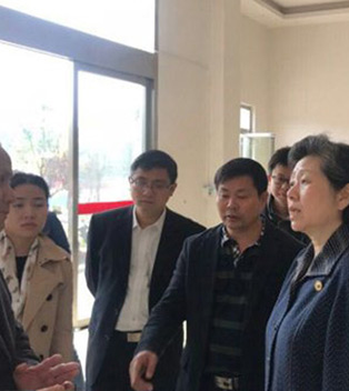 懷化市政府副市長楊寧華率市農業(yè)農村局、林業(yè)局、水電局等相關局領導同志來湖南米米夢工場科技股份有限公司調研工作。